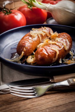 soğan Kızarmış sosis.