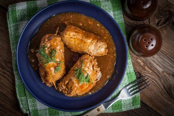 Sabroso roulades de carne de res en el plato . — Foto de Stock