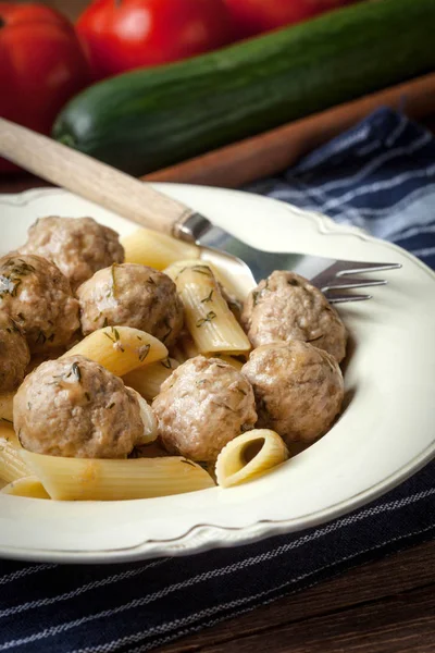 Pork meatballs with dill sauce and pastaPork meatballs with dill sauce and pasta — Stock Photo, Image
