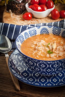 Pirinç taze domates çorbası.