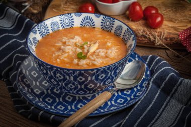 Pirinç taze domates çorbası.