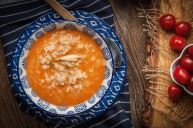 Pirinç taze domates çorbası.