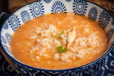 Pirinç taze domates çorbası.