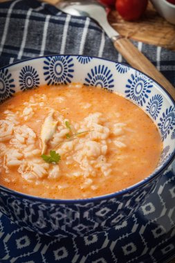 Pirinç taze domates çorbası.