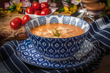 Pirinç taze domates çorbası.
