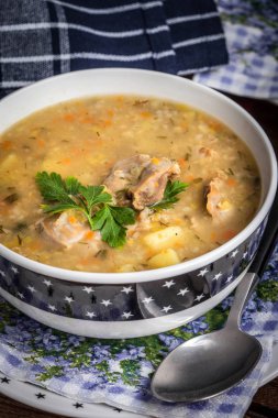 Taşlıklar arpa ve tavuk çorbası.