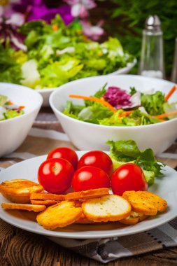 Croutons karışık salata.