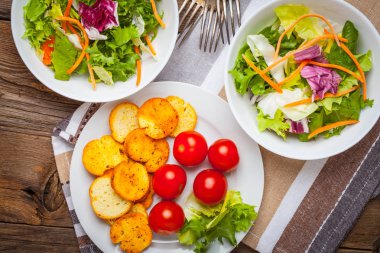 Croutons karışık salata.