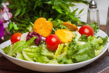 Croutons karışık salata.