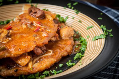 Etli, sebzeli, domatesli ve maydanozlu gözleme.. 