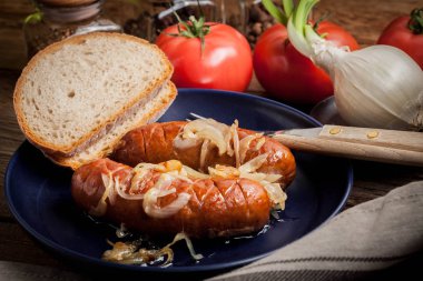 soğan Kızarmış sosis.