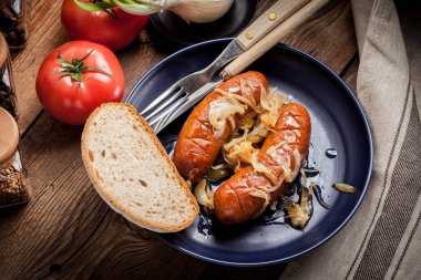 soğan Kızarmış sosis.