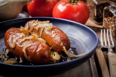 soğan Kızarmış sosis.