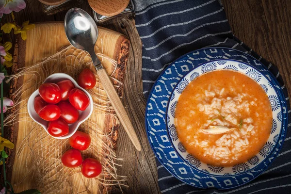 Sopa de tomate fresco con arroz . — Foto de Stock