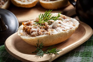 Açgözlü, yağlı domuz..