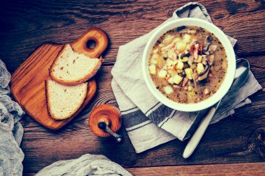 Çavdar çorbası ekşi. Instagram tarzı filtred görüntü.