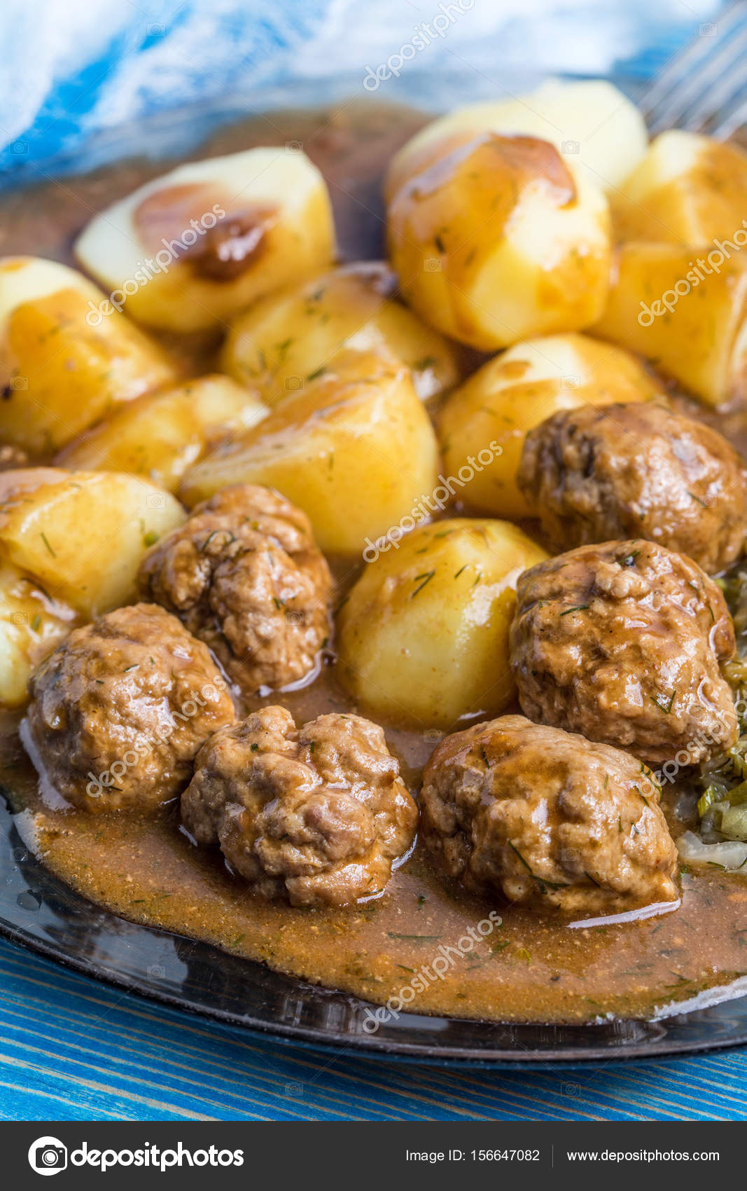 Patates ile hızlı kızarmış köftesi Patates ile hızlı kızarmış köftesi