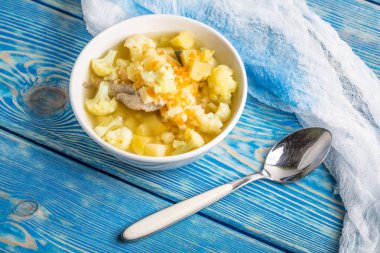 Taze karnabahar çorbası.