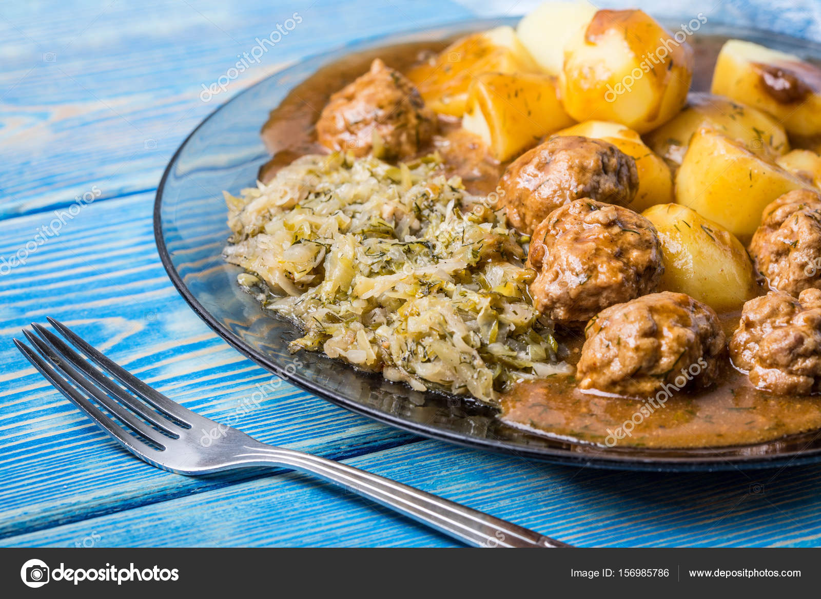 Patates ile hızlı kızarmış köftesi Patates ile hızlı kızarmış köftesi