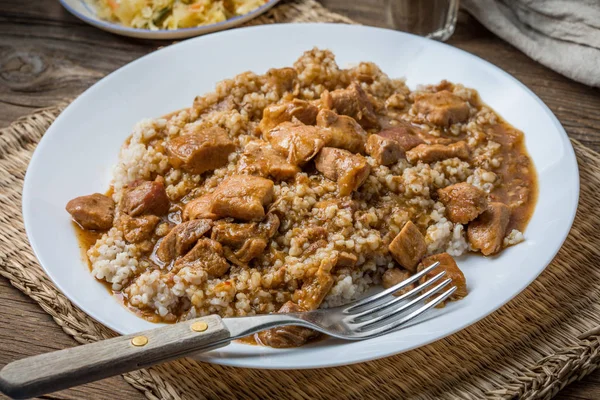 Grañones de cebada con carne estofada . — Foto de Stock