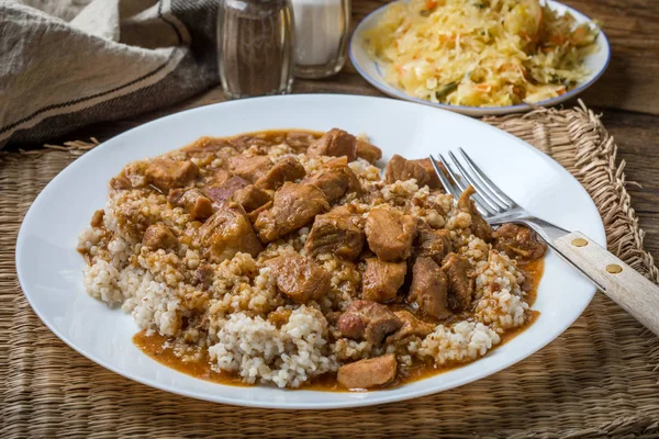 Grañones de cebada con carne estofada . — Foto de Stock