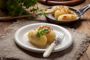 Patates köfte kıyma ile doldurulmuş.