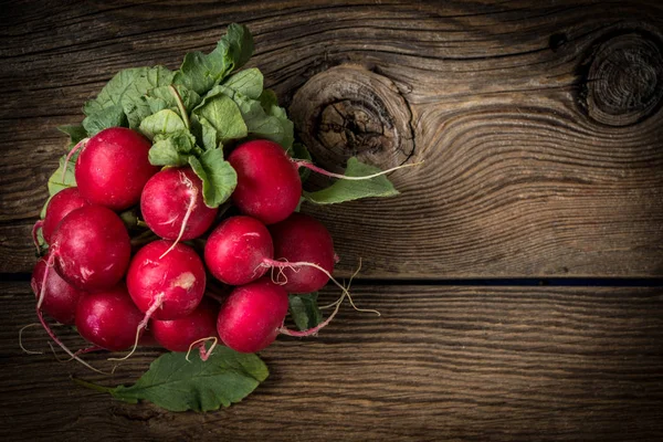 Büyük Demet taze turp.