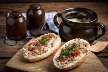 Açgözlü, yağlı domuz..