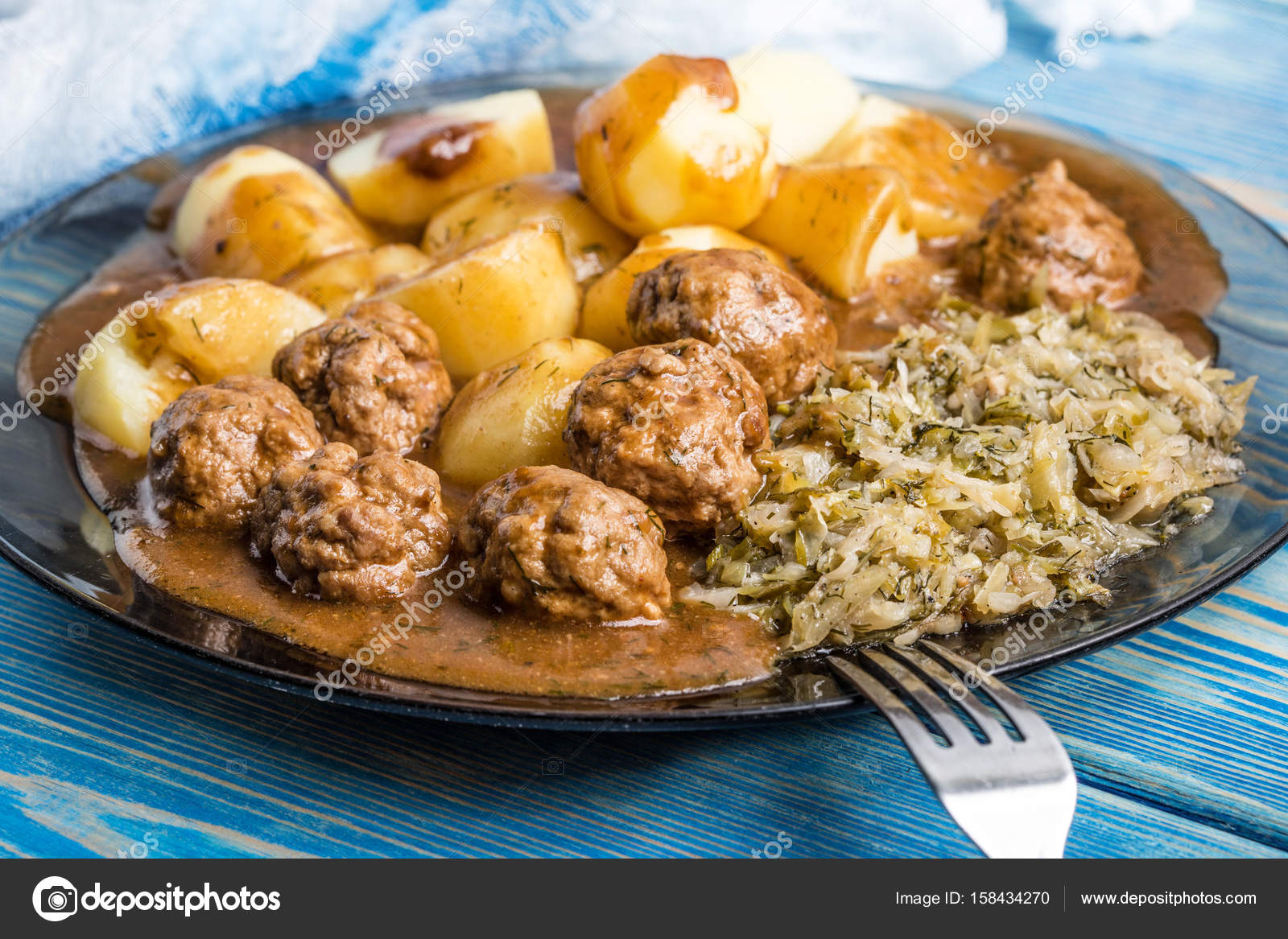 Patates ile hızlı kızarmış köftesi Patates ile hızlı kızarmış köftesi