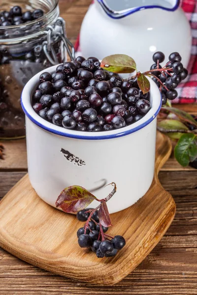 Frutas de chokeberry preto preparadas para processamento . — Fotografia de Stock