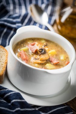 Çavdar unu ile yapılan ekşi çorbası.