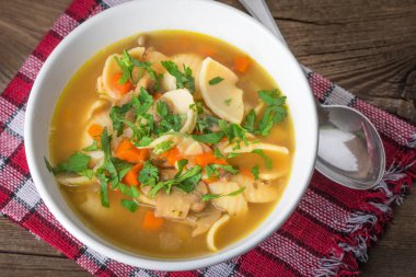 maydanoz ile mantar çorbası.