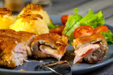 Pirzola cordon bleu.