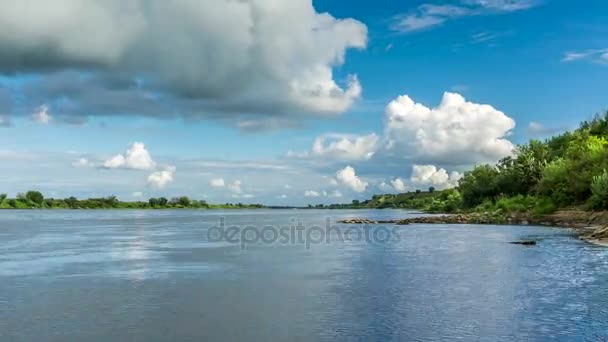 Vackra landskapet på floden Wisła. — Stockvideo