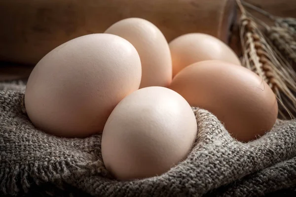 Raw organic farm eggs. — Stock Photo, Image