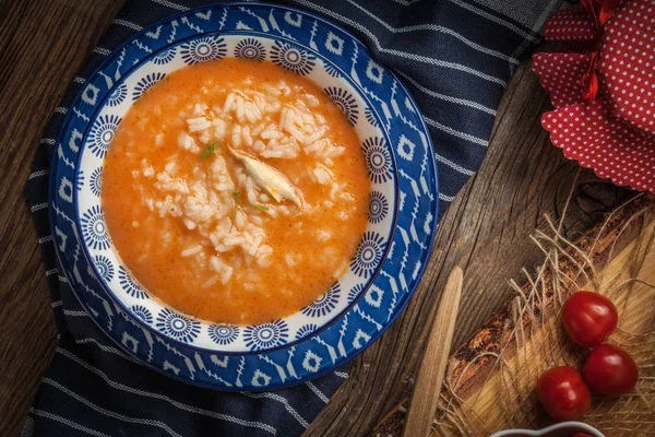 Pirinç taze domates çorbası.