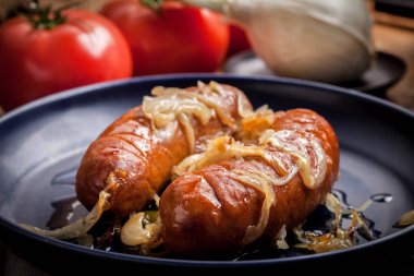 soğan Kızarmış sosis.