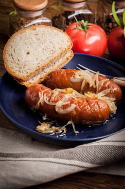 soğan Kızarmış sosis.