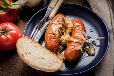 soğan Kızarmış sosis.