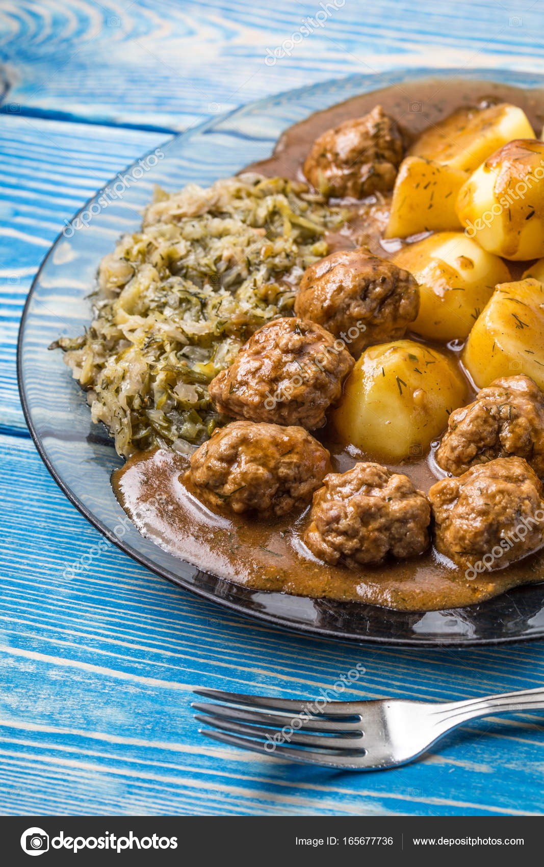 Patates ile hızlı kızarmış köftesi Patates ile hızlı kızarmış köftesi