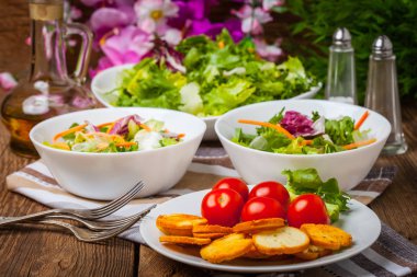 Croutons karışık salata.