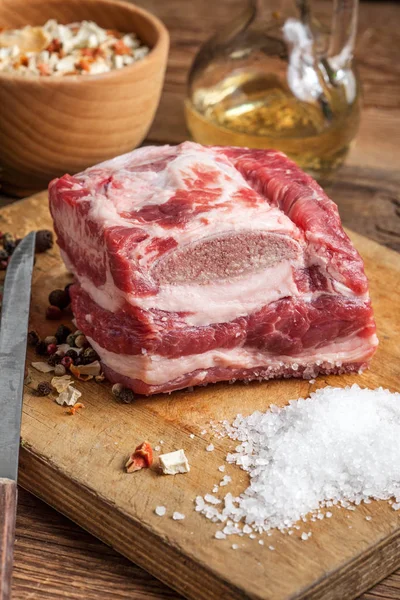 Kemik ile ham döş.