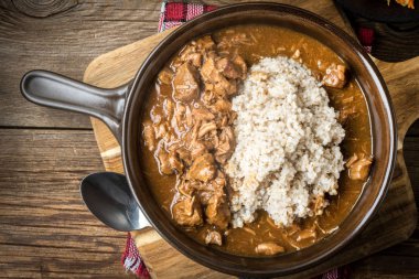 Pişirilmiş etli arpa kabuğu çıkarılmış tane.