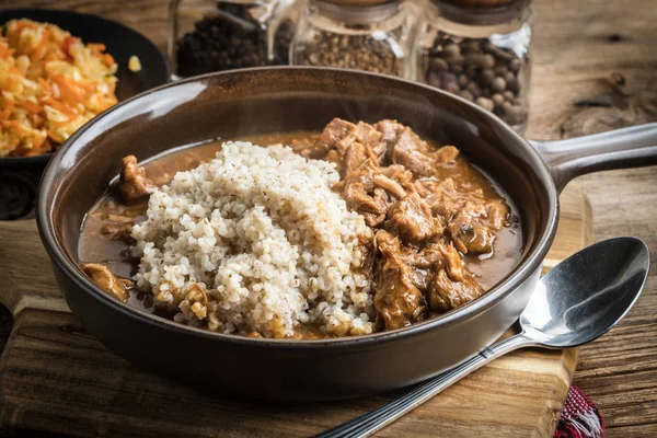 Pişirilmiş etli arpa kabuğu çıkarılmış tane.