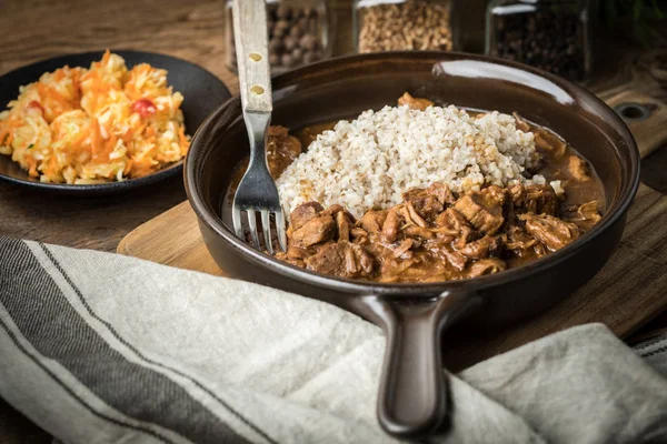 Pişirilmiş etli arpa kabuğu çıkarılmış tane.