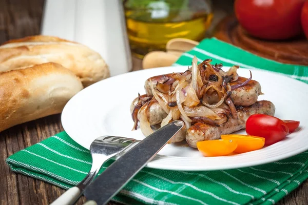 Fried kızarmış beyaz sosis plate.white sucuk soğan ile