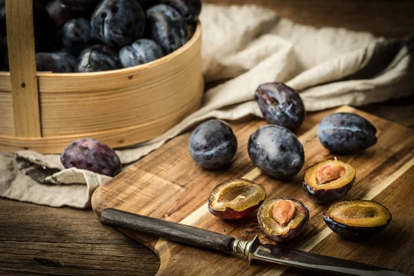 Plums from home garden. — Stock Photo, Image