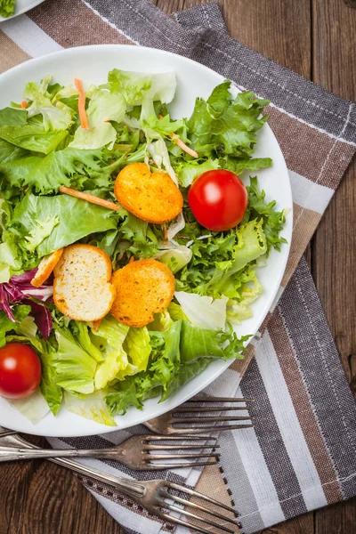 Croutons karışık salata.