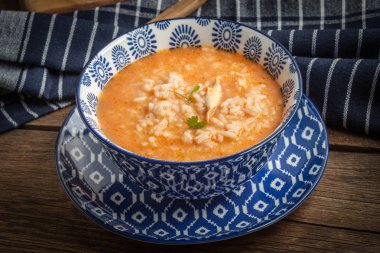 Pirinç taze domates çorbası.