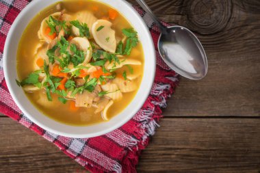 maydanoz ile mantar çorbası.